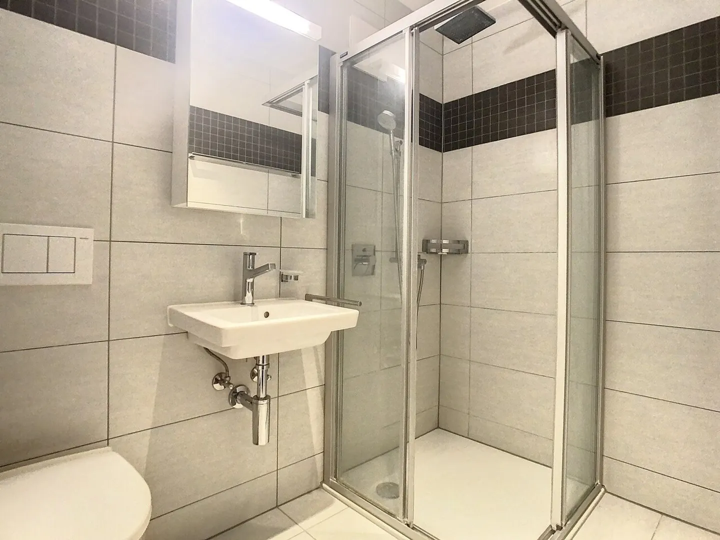 Stunning Attic Apartment in Neyruz - Photo 7 of 11