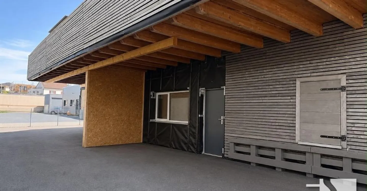 Industrial hall of approx. 445 m² with 5½ room apartment - Photo 11 of 11