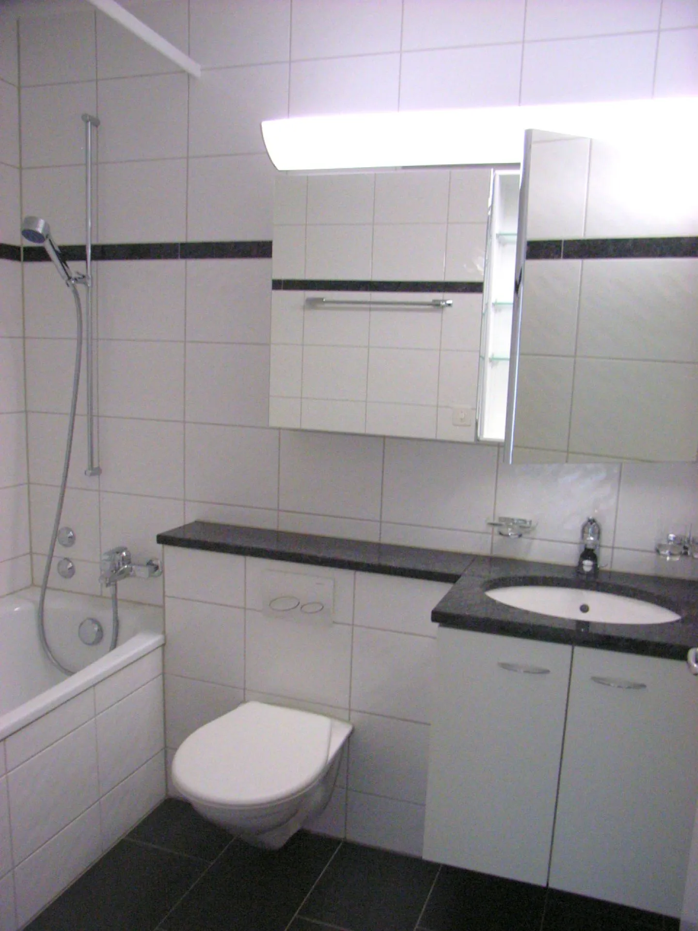 Beautiful, bright 3-room apartment with great views - Photo 1 of 12