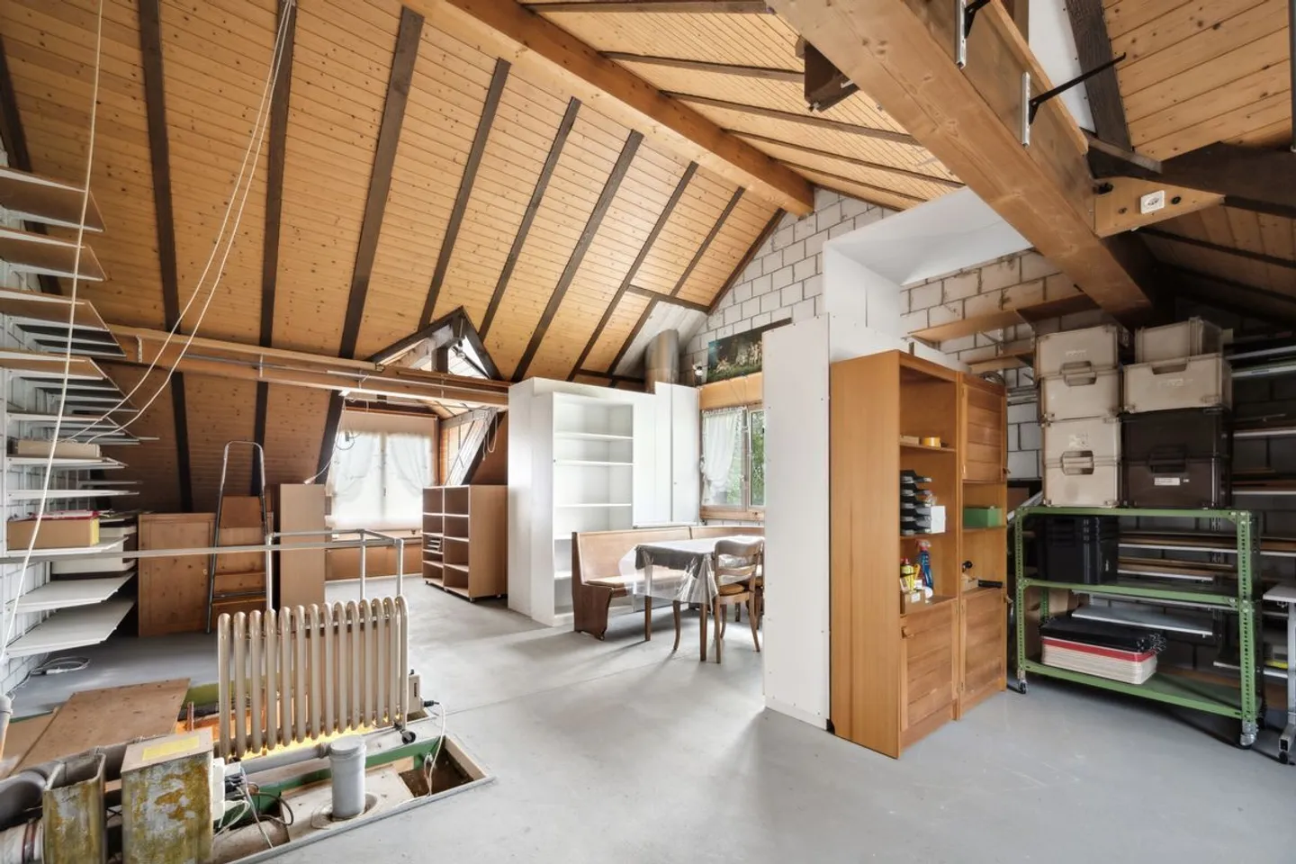 Family Paradise in Prime Location? With Renovation Potential - Photo 5 of 8