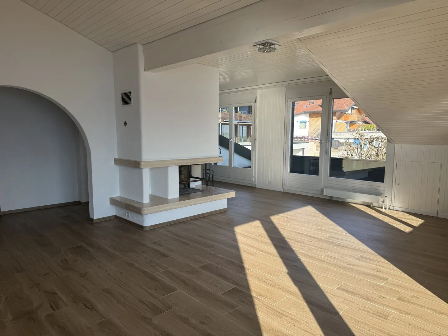 Penthouse Charmant avec Vue sur le Lac - Photo 2 sur 13