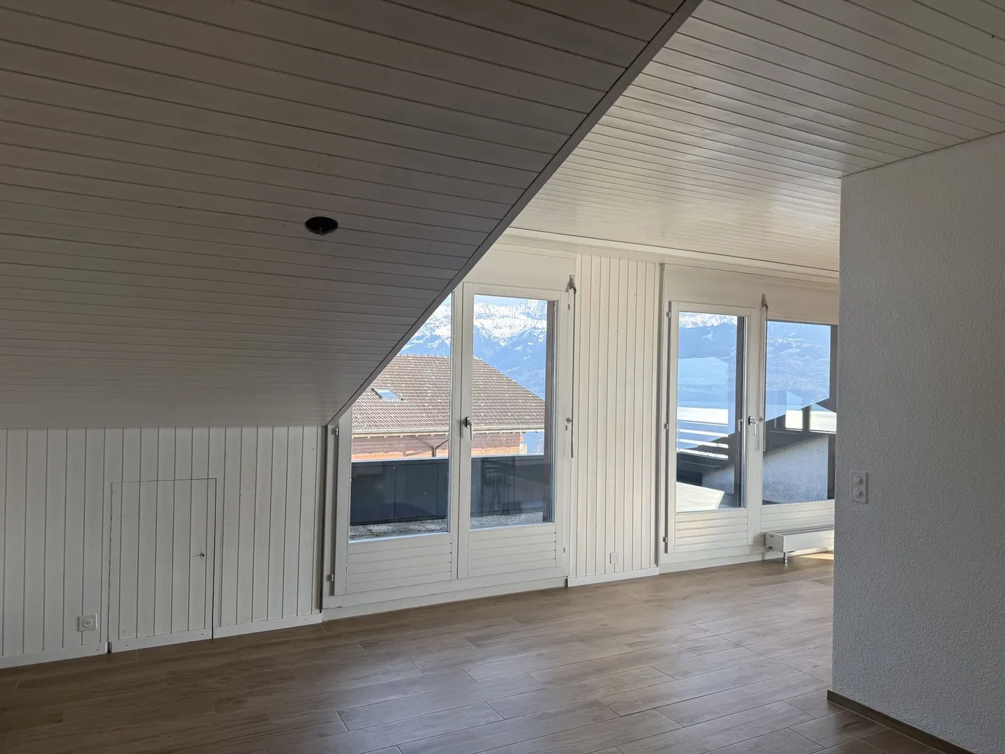 Penthouse Charmant avec Vue sur le Lac - Photo 3 sur 13