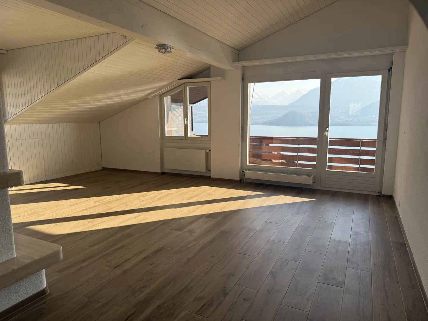 Penthouse Charmant avec Vue sur le Lac - Photo 4 sur 13