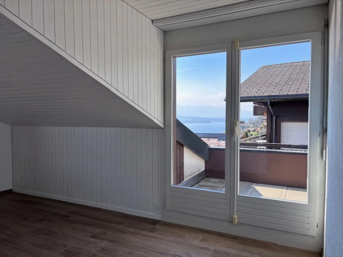 Penthouse Charmant avec Vue sur le Lac - Photo 11 sur 13