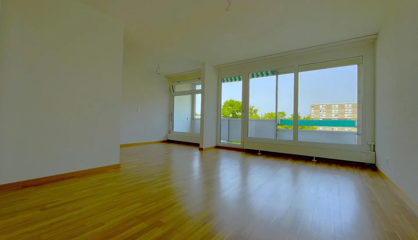 Helle neu sanierte 4-Zimmer-Wohnung mit Aussicht im 8. Stock - Foto 5 di 12
