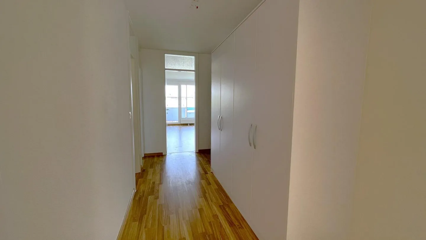 Helle neu sanierte 4-Zimmer-Wohnung mit Aussicht im 8. Stock - Foto 6 di 12