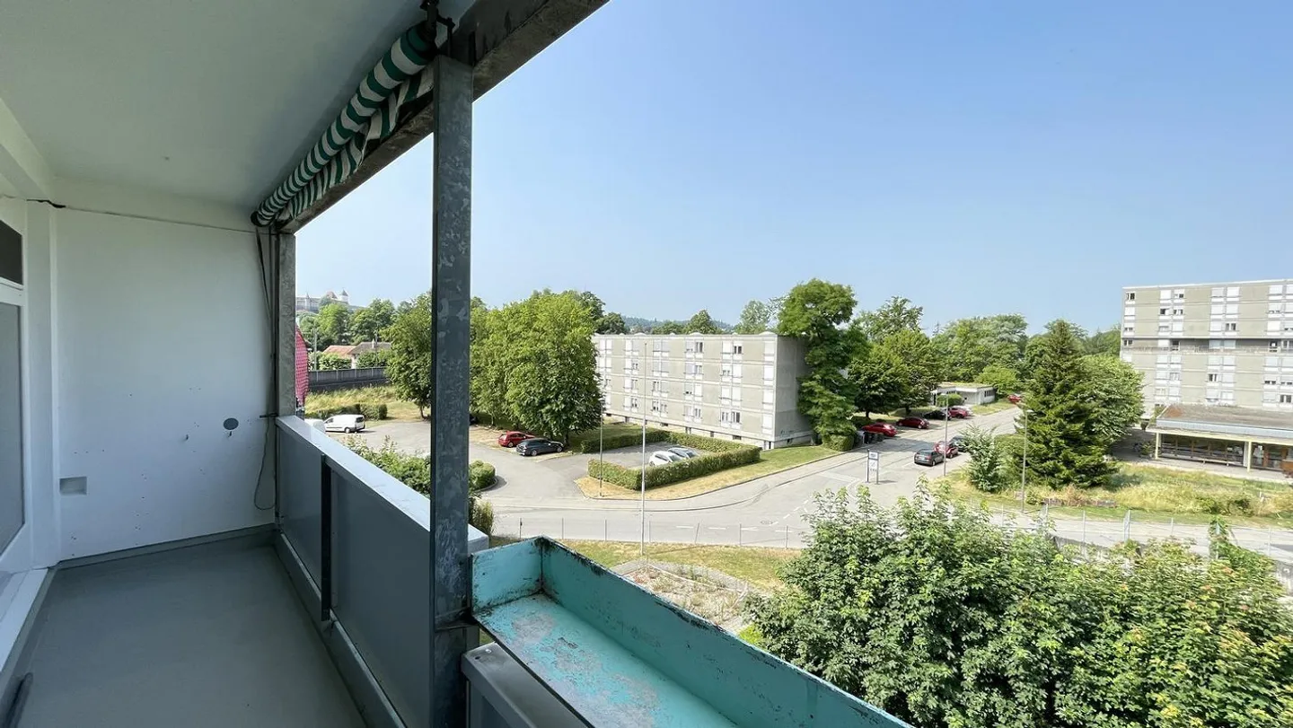 Helle neu sanierte 4-Zimmer-Wohnung mit Aussicht im 8. Stock - Foto 11 di 12