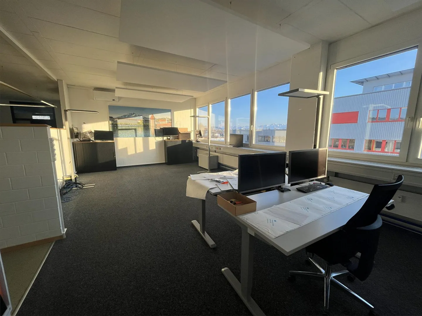 Attractive, bright and developed commercial space - Photo 3 of 9