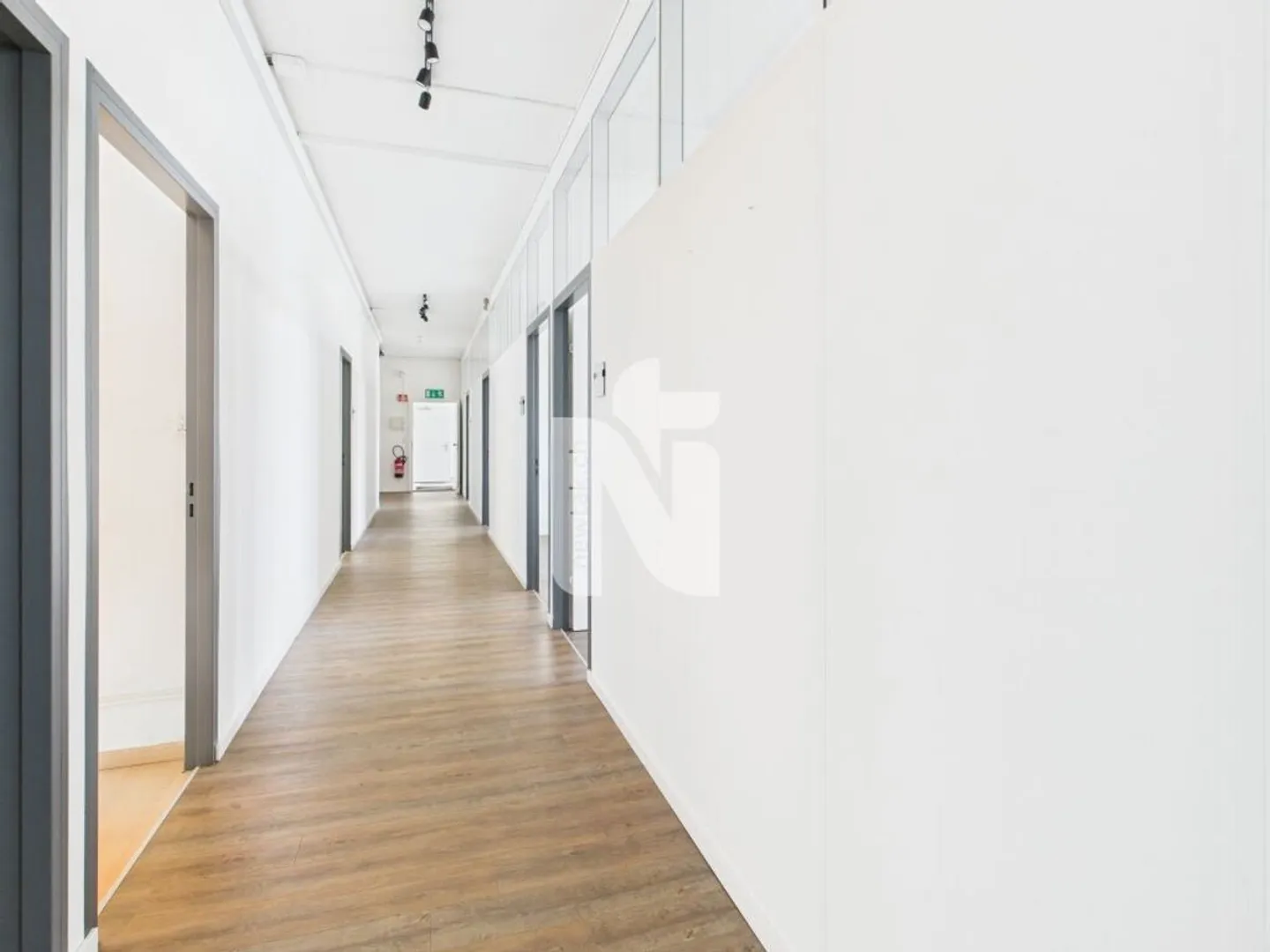 Attractive Office Spaces in an Optimal Location - Photo 7 of 13