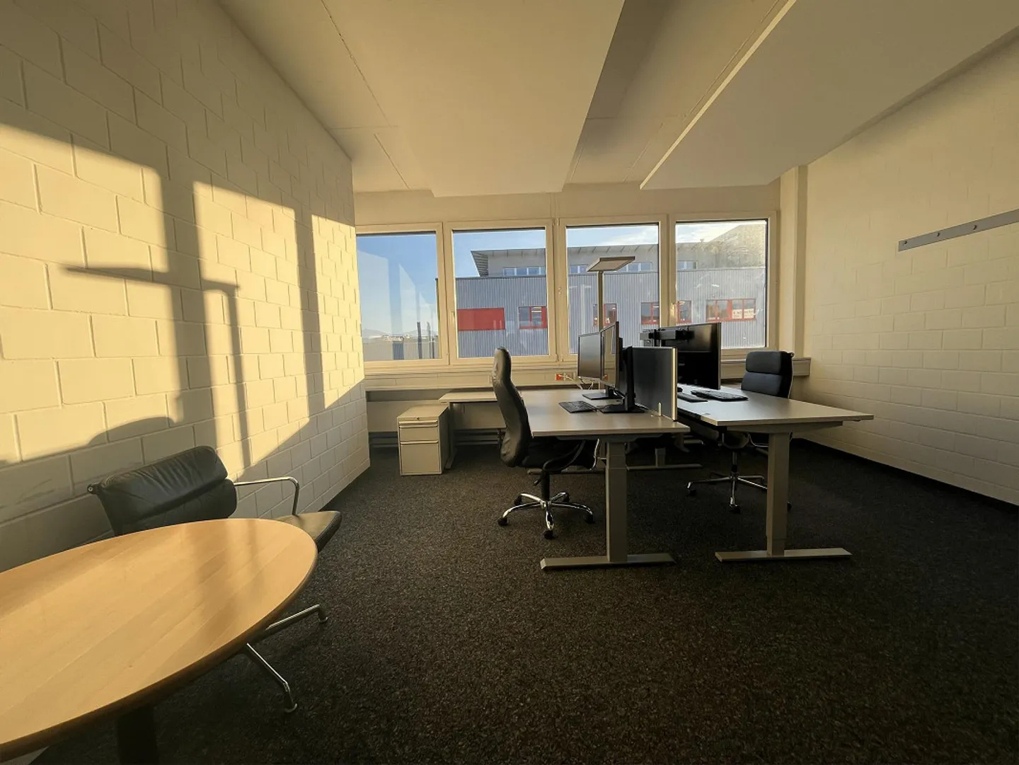 Attractive, bright and developed commercial space - Photo 5 of 9