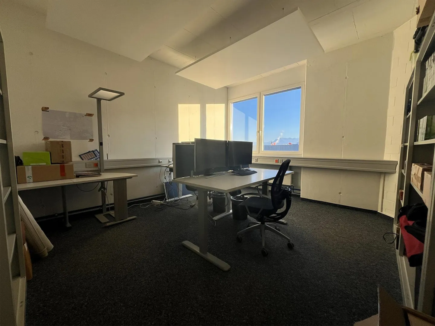 Attractive, bright and developed commercial space - Photo 4 of 9