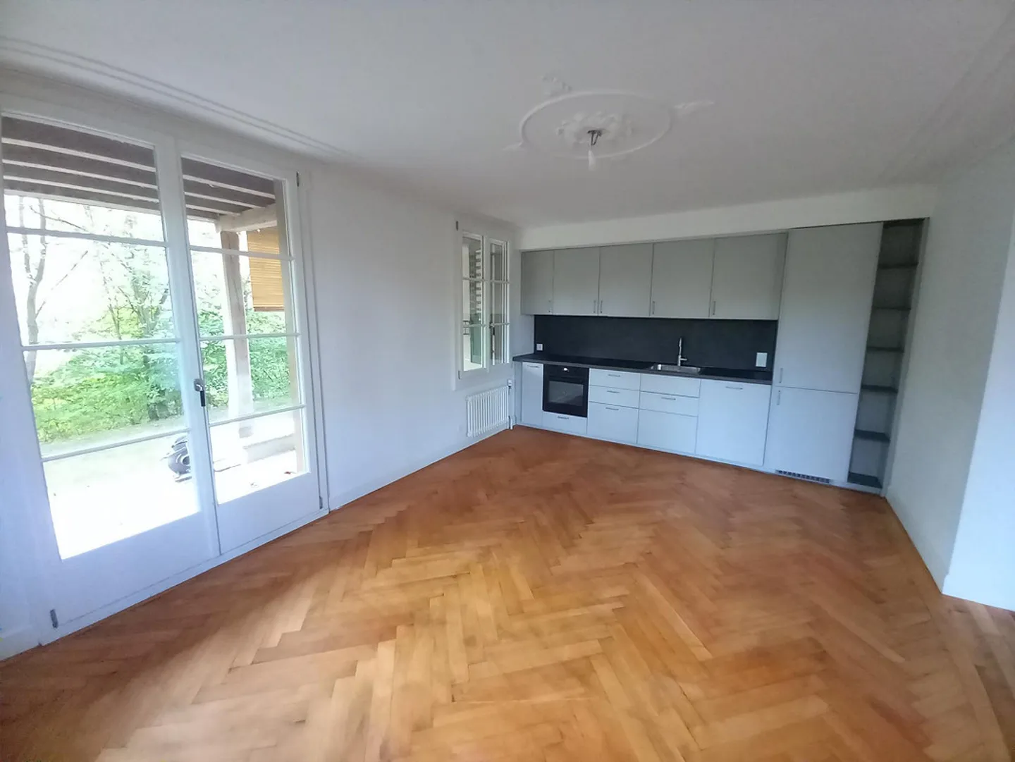 Living in the Manufacturer's Villa - Photo 5 of 16
