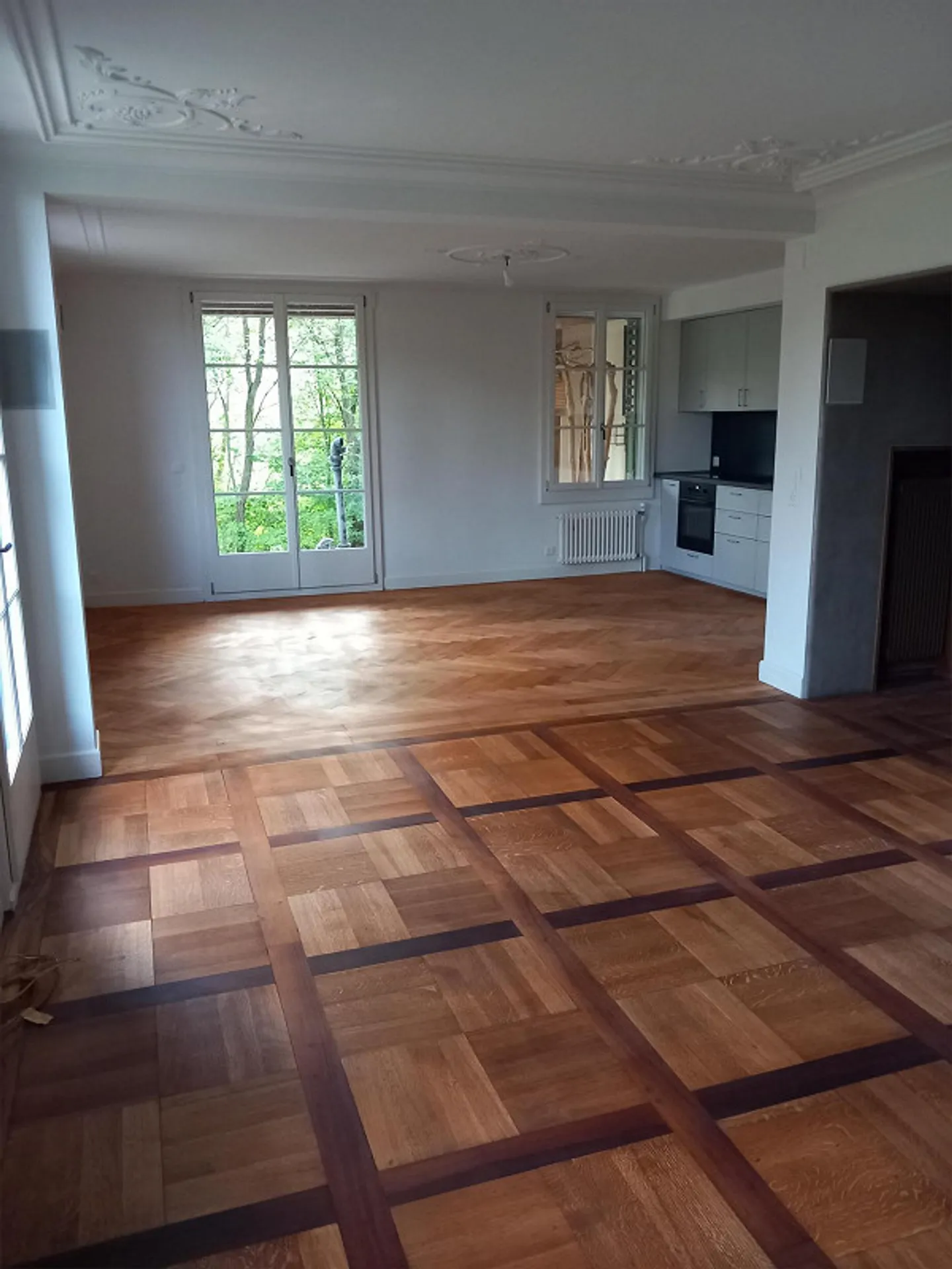 Living in the Manufacturer's Villa - Photo 4 of 16