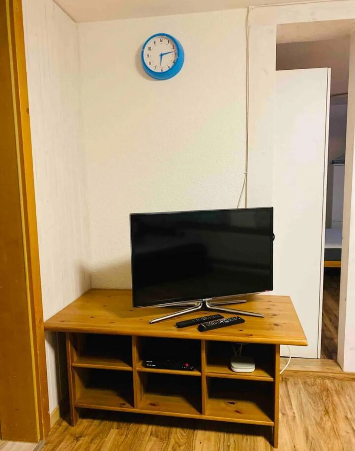 APPARTAMENTO 2½ STANZE A BÖNIGEN VICINO A INTERLAKEN (BE), ARREDATO, TEMPORANEO - Foto 3 di 10