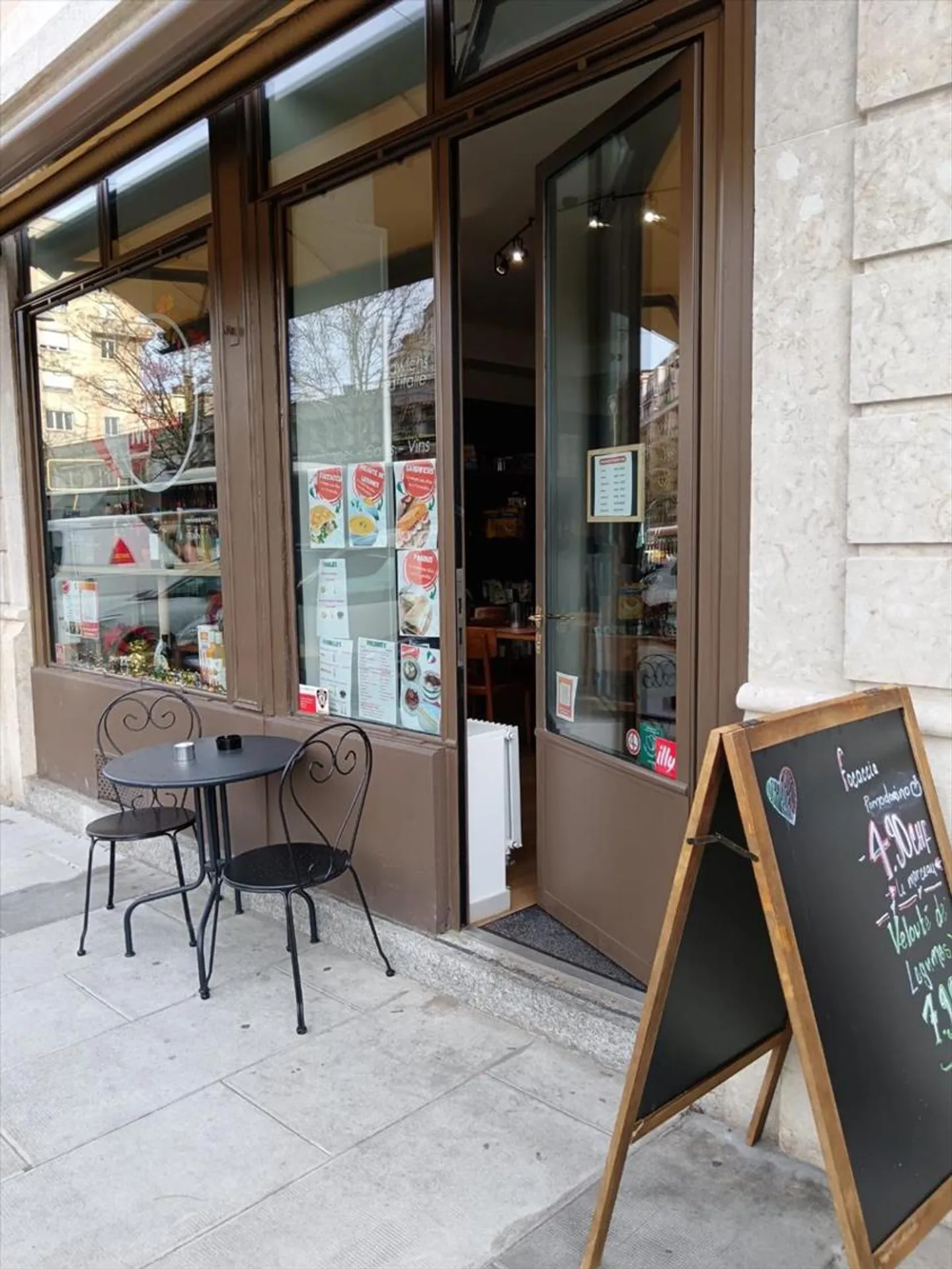 «SELTENE GESCHÄFTSMÖGLICHKEIT GENF PLEIN PALAIS BEZIRK» - Foto 3 von 6