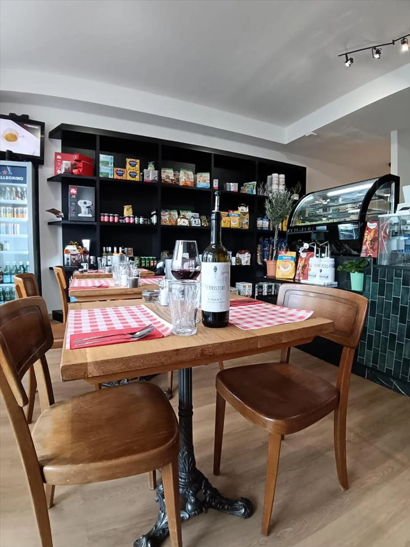 «SELTENE GESCHÄFTSMÖGLICHKEIT GENF PLEIN PALAIS BEZIRK» - Foto 4 von 6