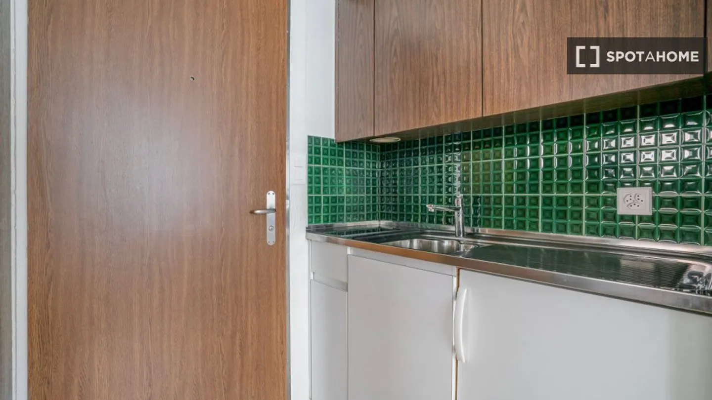 Studio for rent - Photo 2 of 8