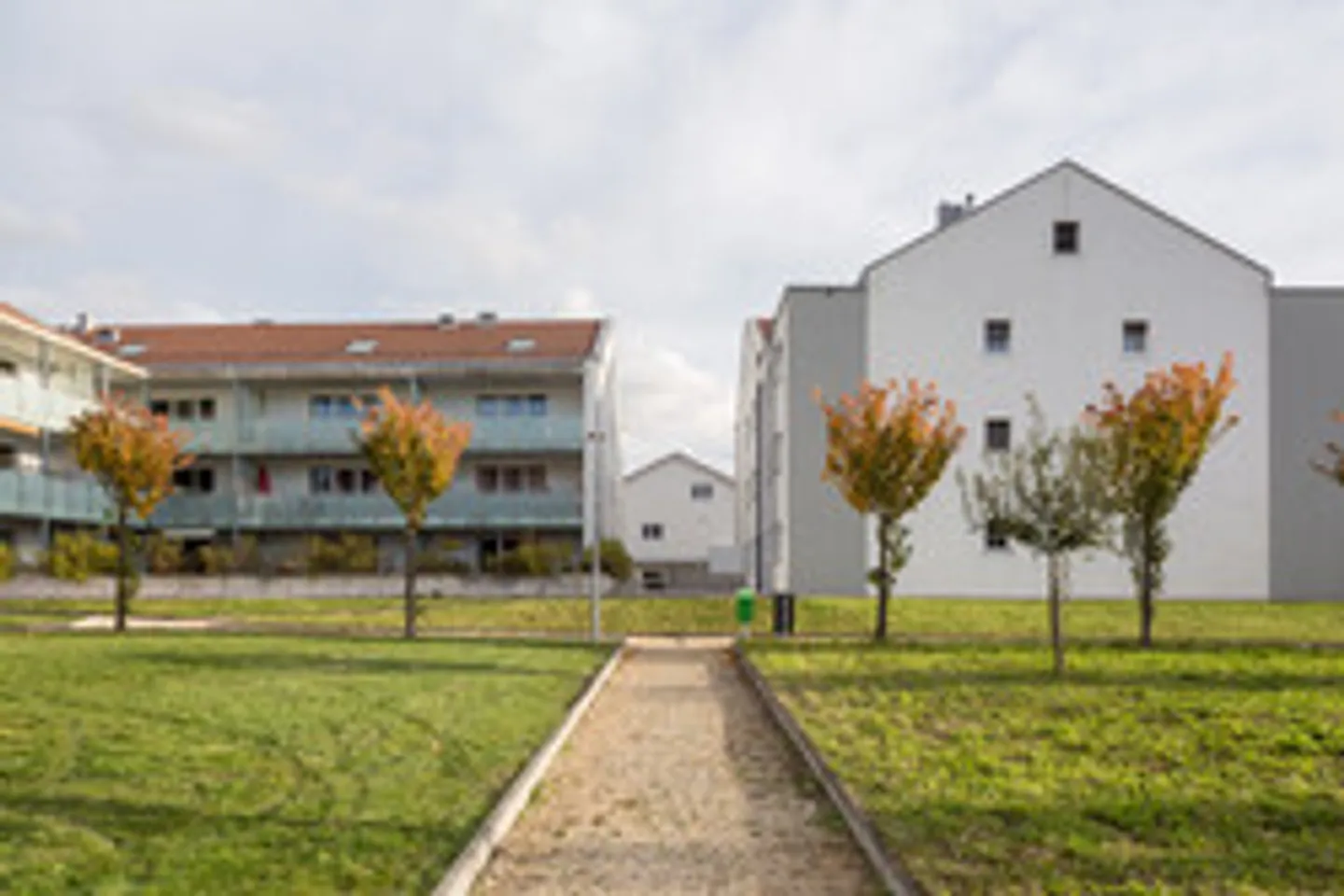 Appartement Charmant avec Terrasse - Photo 2 sur 12