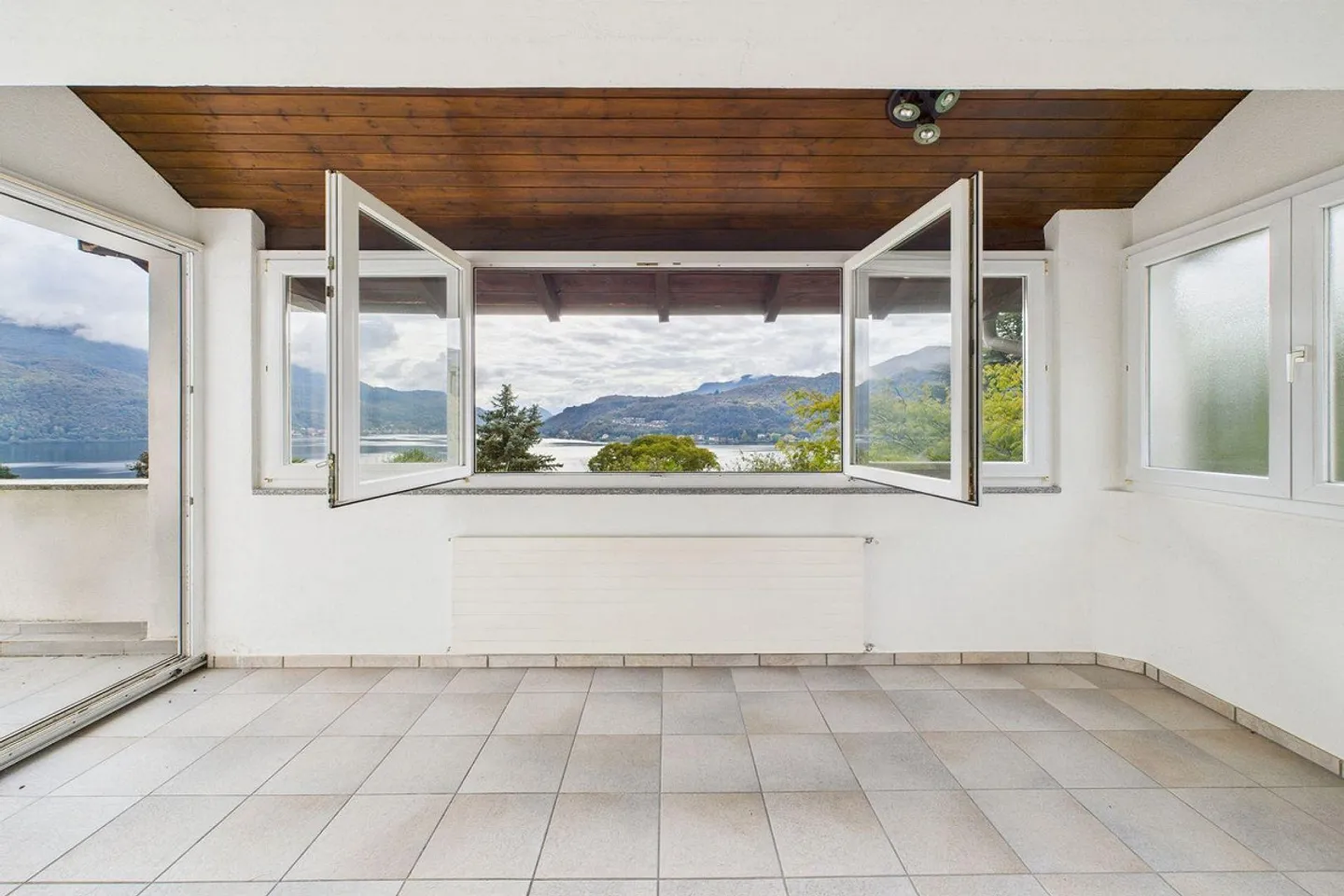 Appartamento luminoso 3.5 locali con terrazzo - Foto 5 di 15