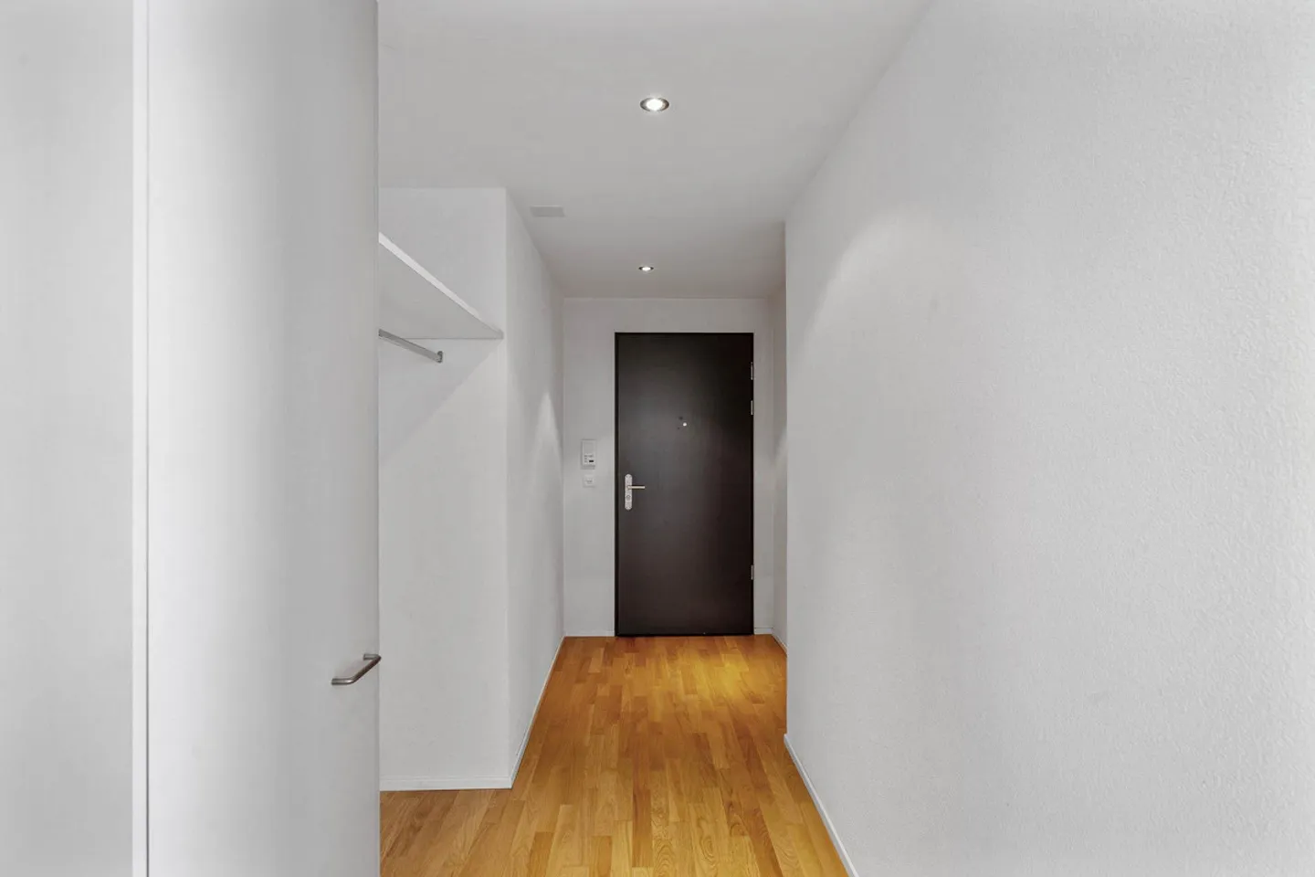 Modern Apartment in Quiet Area - Photo 7 of 9