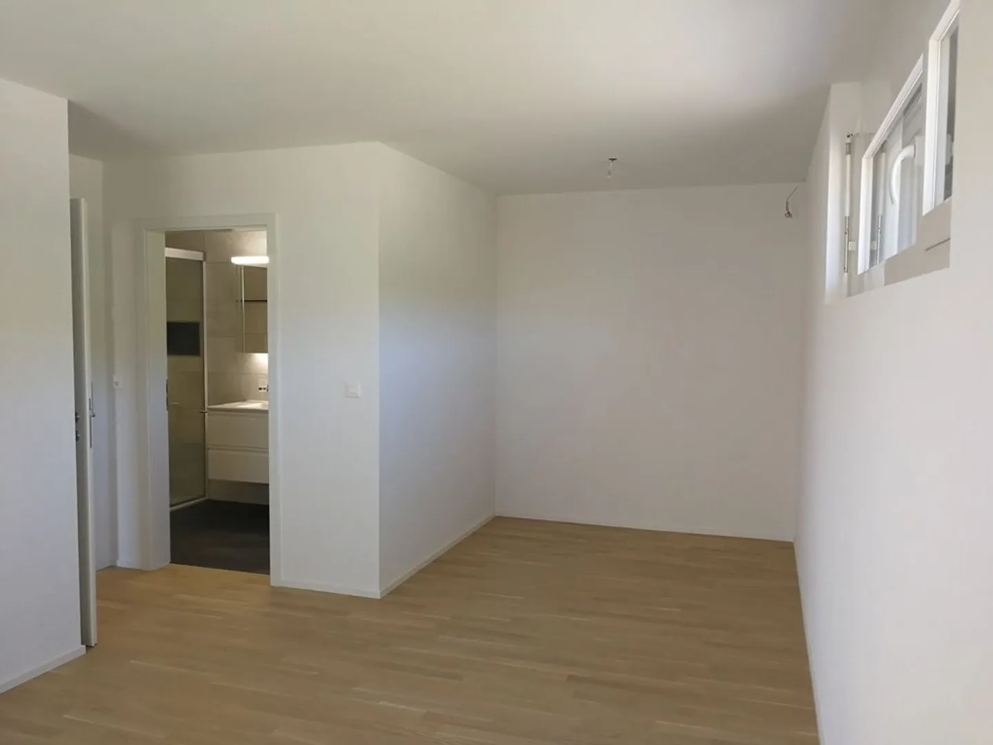 Herrliche 4.5-Zimmer-Wohnung mit Aussicht - Foto 3 von 9