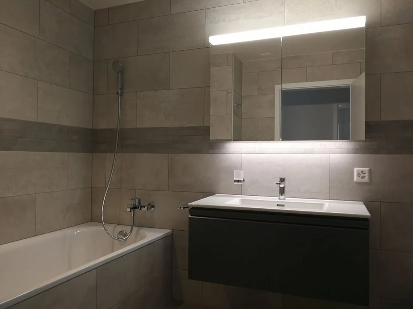 Herrliche 4.5-Zimmer-Wohnung mit Aussicht - Foto 6 von 9