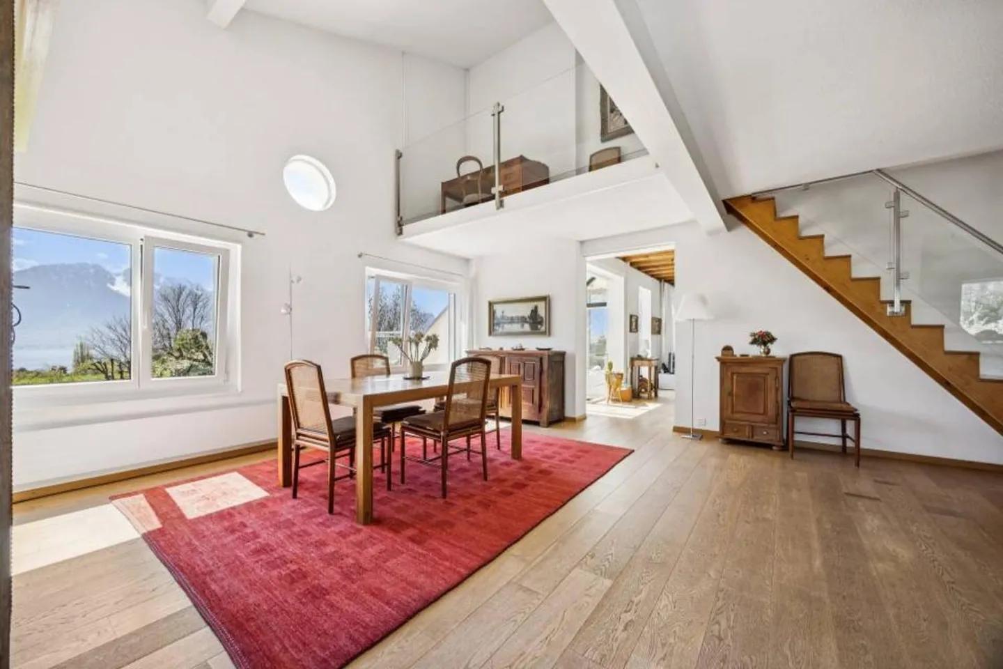 Élégante Villa avec Vue Panoramique sur le Lac Léman dans un Quartier Privilégié - Photo 2 sur 5