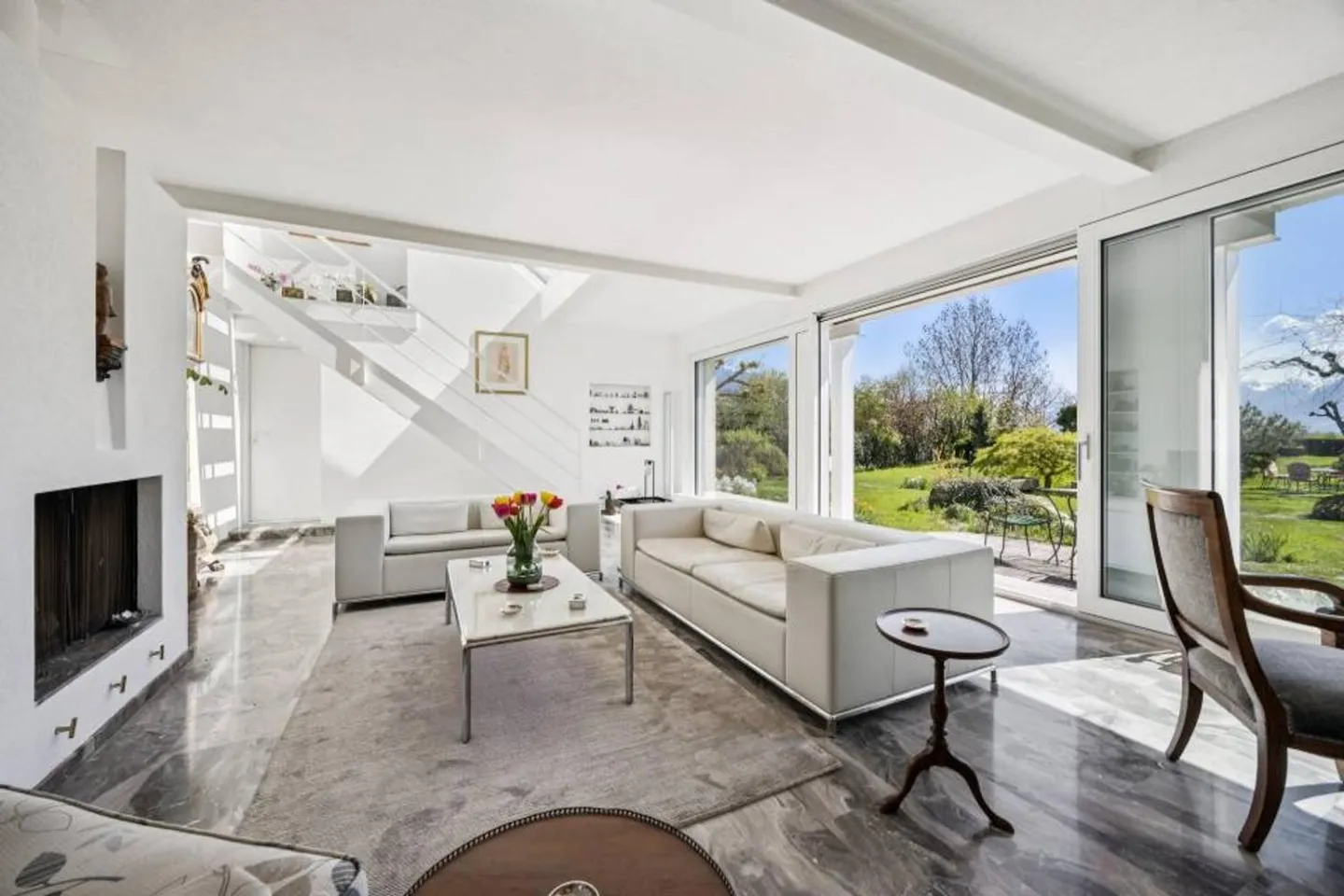 Élégante Villa avec Vue Panoramique sur le Lac Léman dans un Quartier Privilégié - Photo 4 sur 5