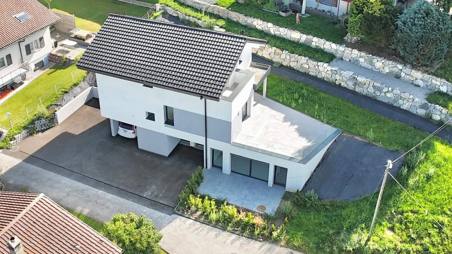 Villa nuova e moderna con 2,5 camere indipendenti, ambiente verde - Foto 1 di 28