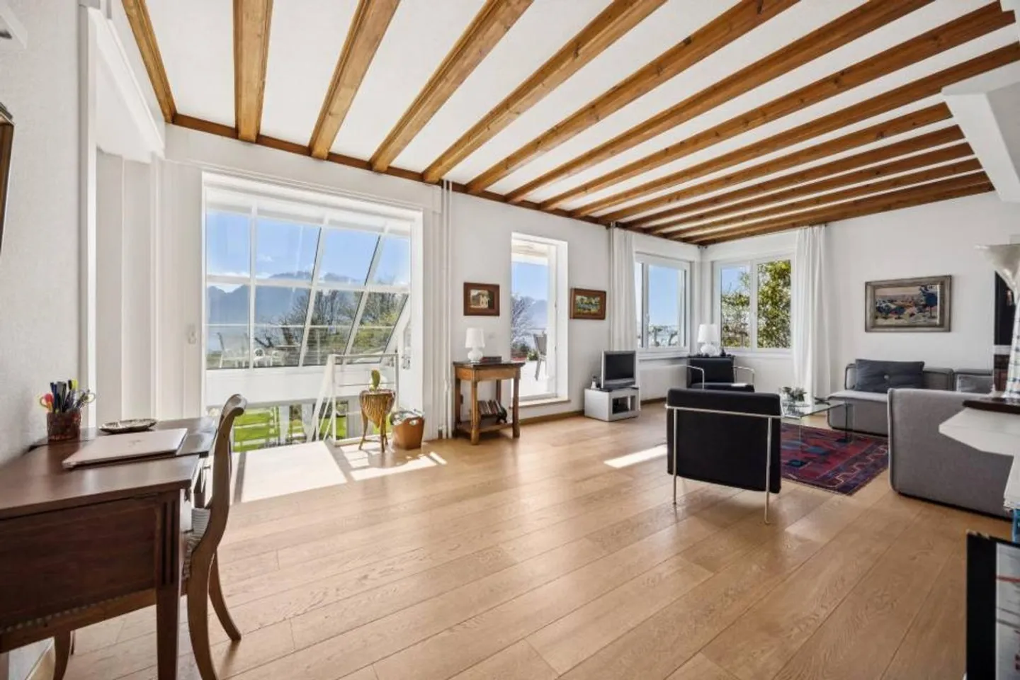 Élégante Villa avec Vue Panoramique sur le Lac Léman dans un Quartier Privilégié - Photo 3 sur 5