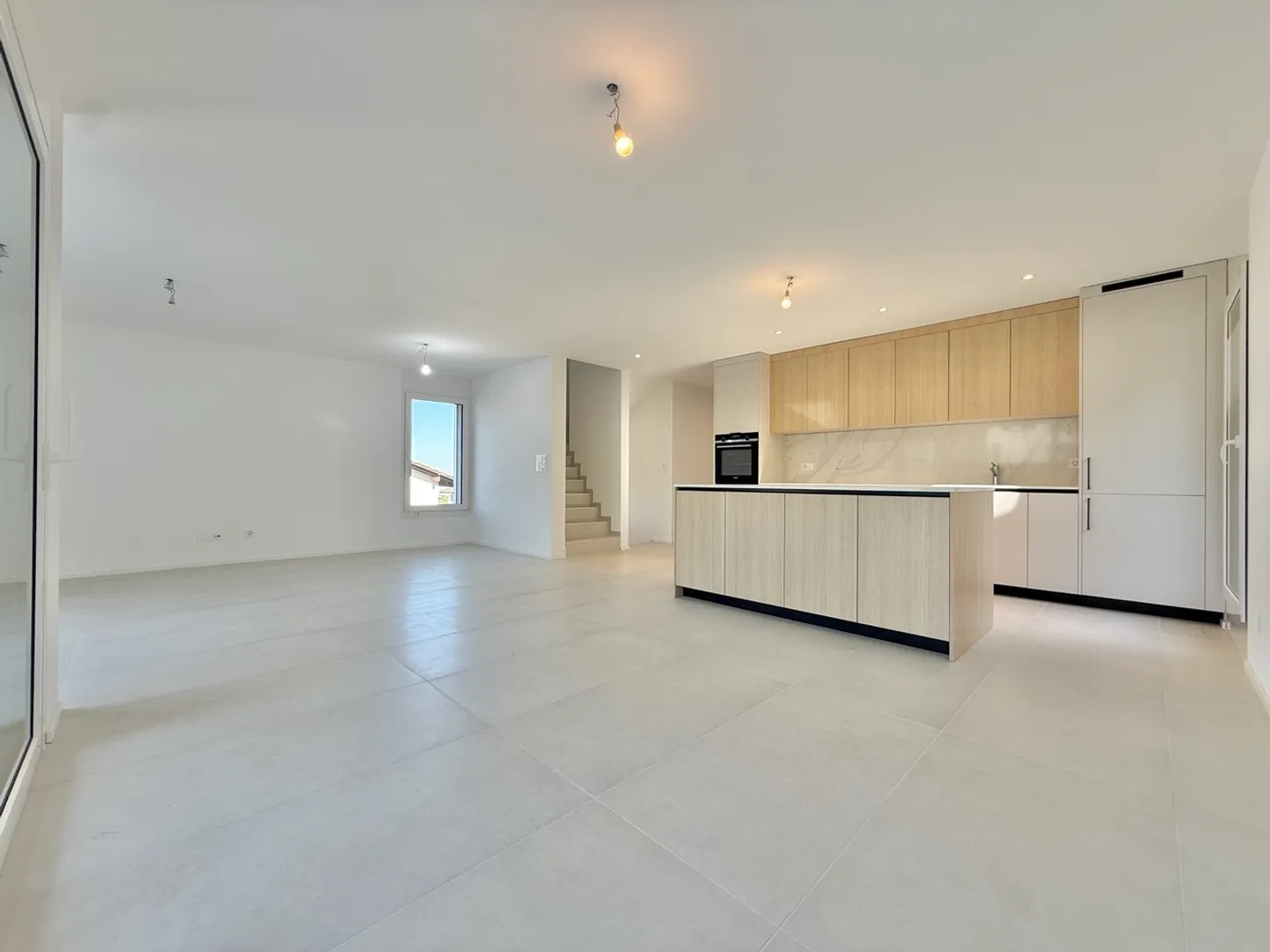 Villa nuova e moderna con 2,5 camere indipendenti, ambiente verde - Foto 4 di 28