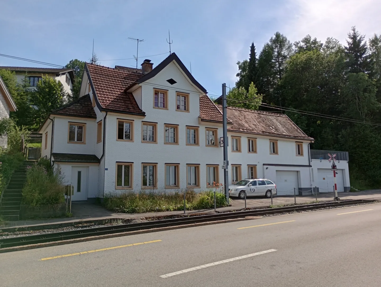 Attraktives Wohnhaus in begehrter Trogener Lage  Ihre solide Investitionsmöglichkeit - Foto 2 von 13