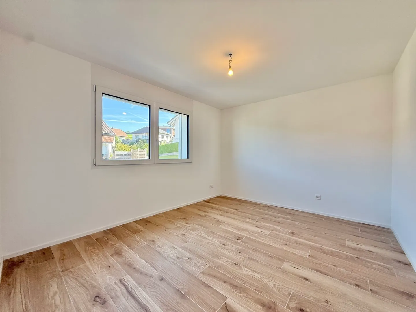 Villa nuova e moderna con 2,5 camere indipendenti, ambiente verde - Foto 5 di 28