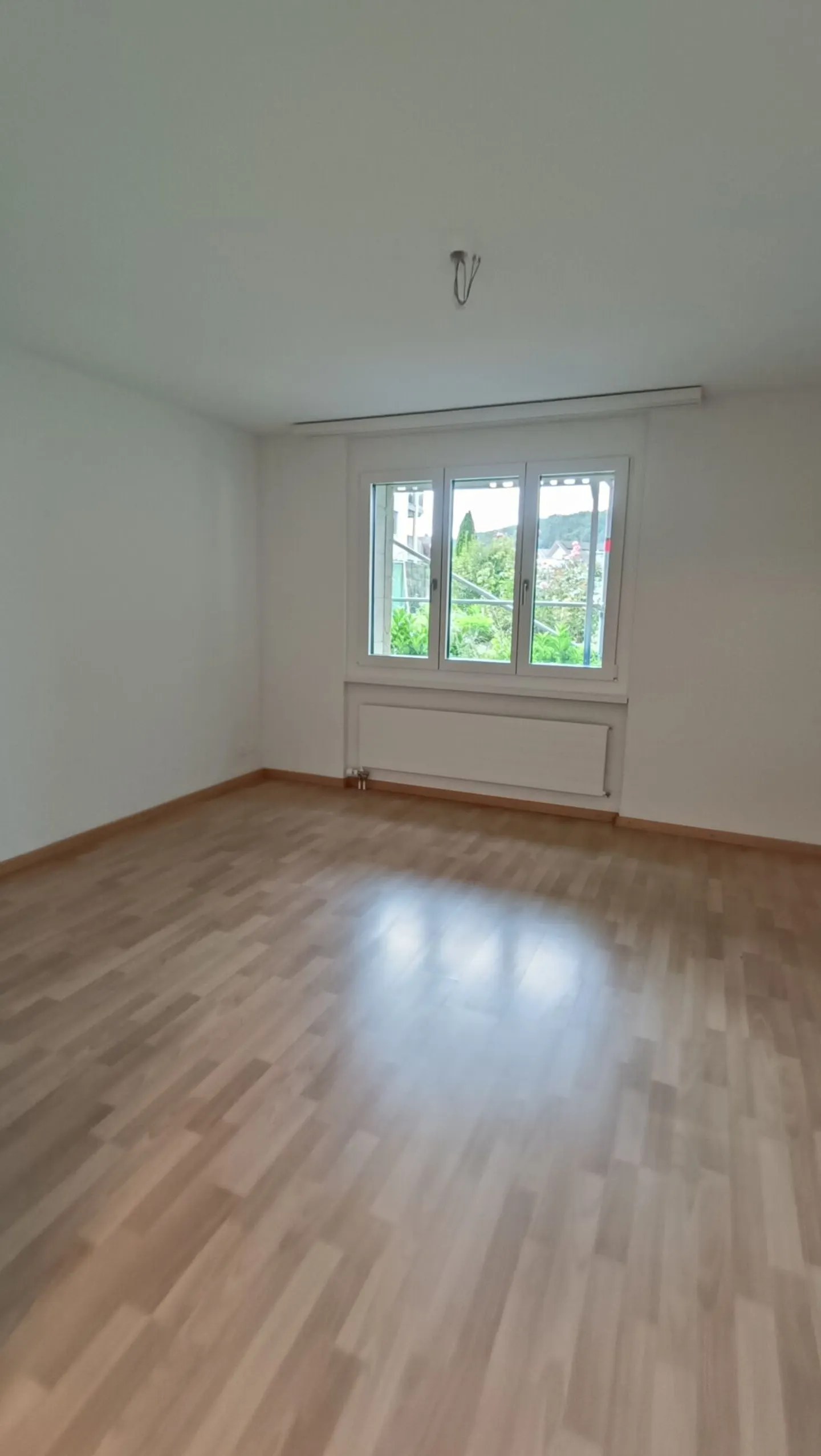 Appartement de 4,5 pièces rénové dans un emplacement central - Photo 4 sur 9