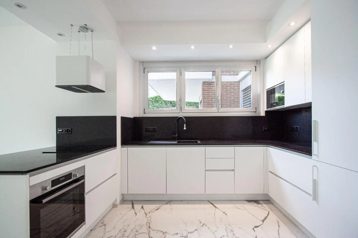 Modern apartment in Lugano - Photo 4 of 12