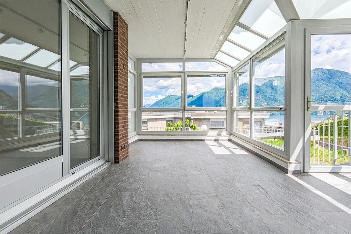 Modern apartment in Lugano - Photo 5 of 12