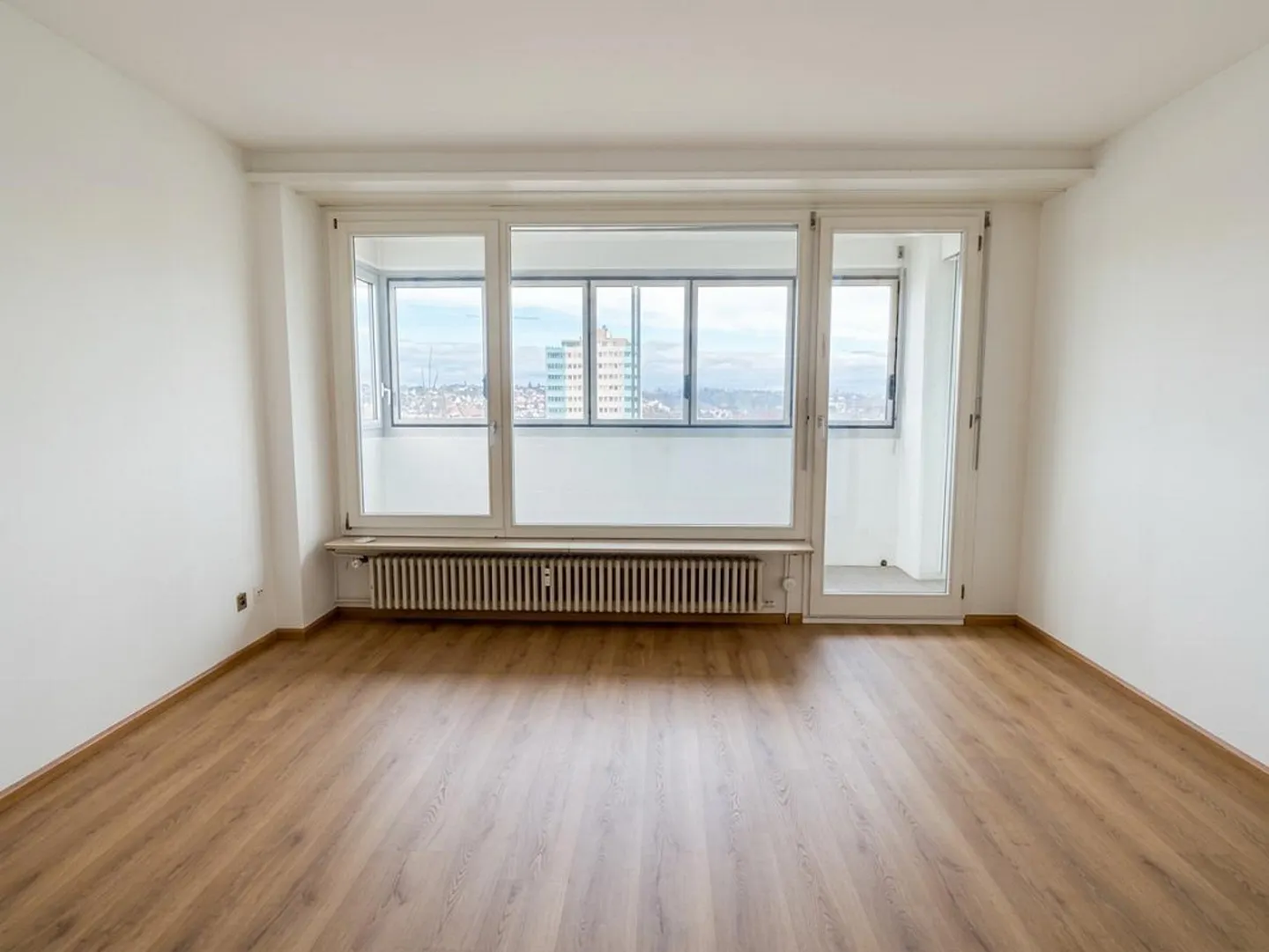 Helle Wohnung mit Balkon - Foto 2 von 8