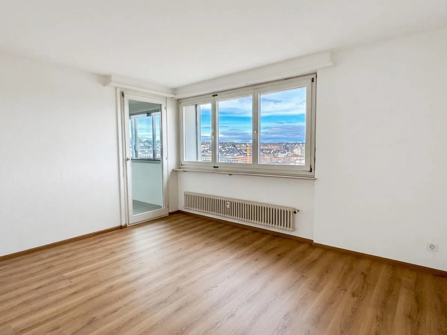 Helle Wohnung mit Balkon - Foto 3 von 8