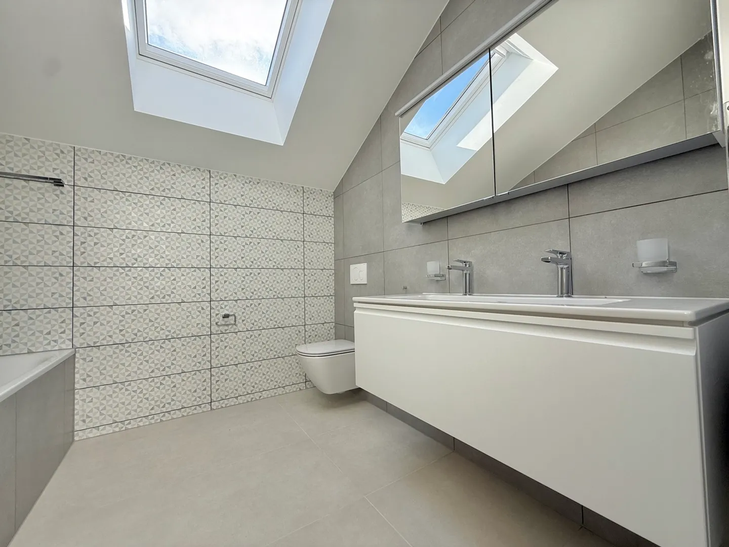 Villa nuova e moderna con 2,5 camere indipendenti, ambiente verde - Foto 13 di 28