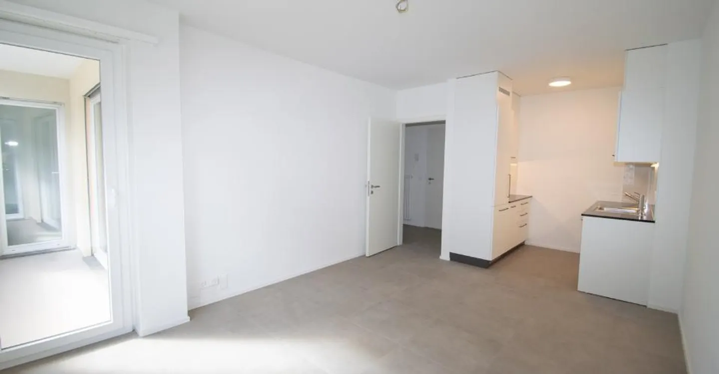 Modern Apartment with Stunning Views - Photo 3 of 12