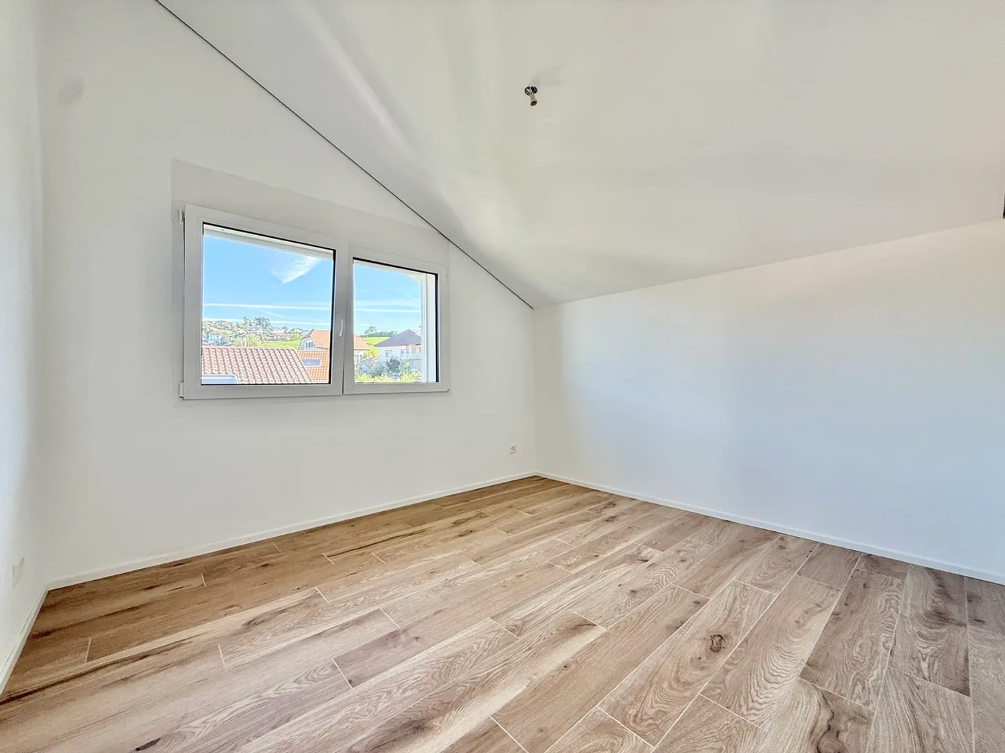 Villa nuova e moderna con 2,5 camere indipendenti, ambiente verde - Foto 15 di 28