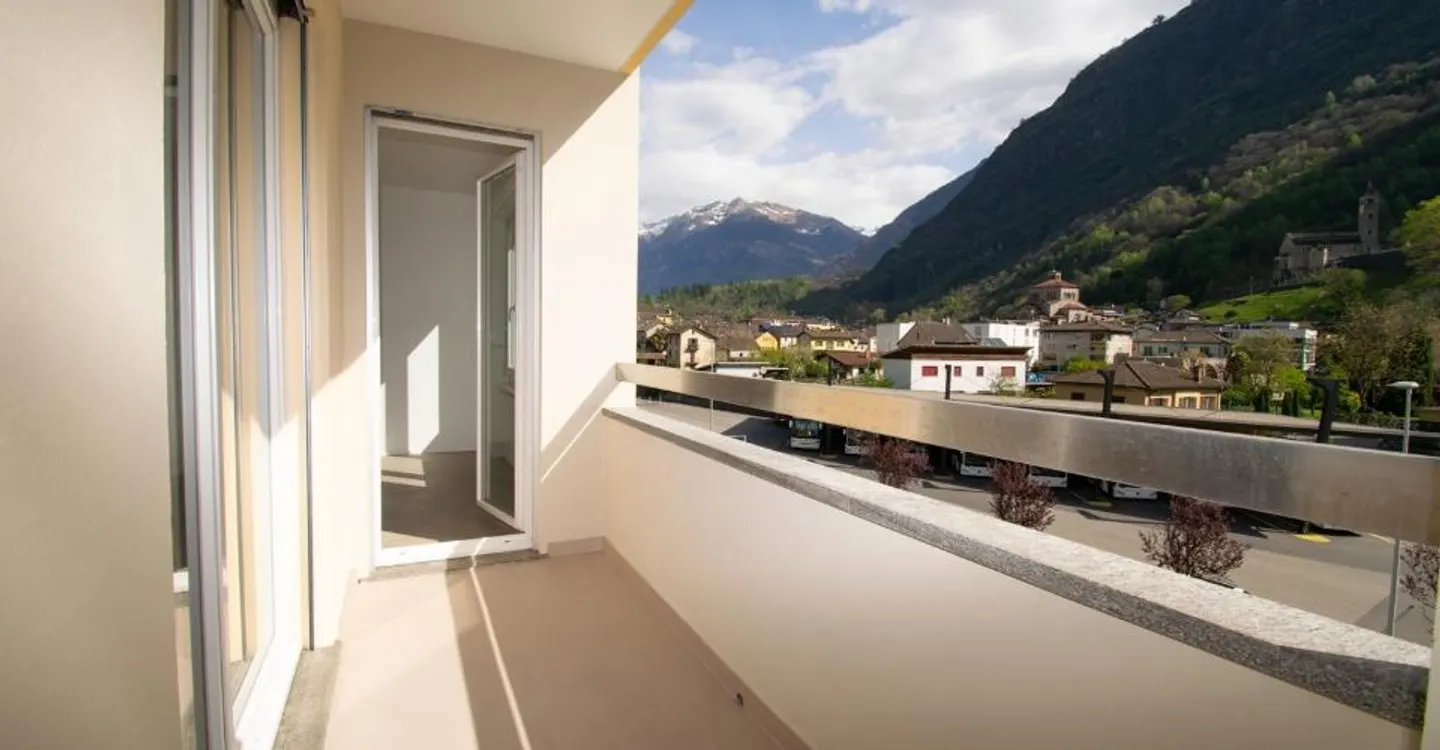 Modern Apartment with Stunning Views - Photo 10 of 12