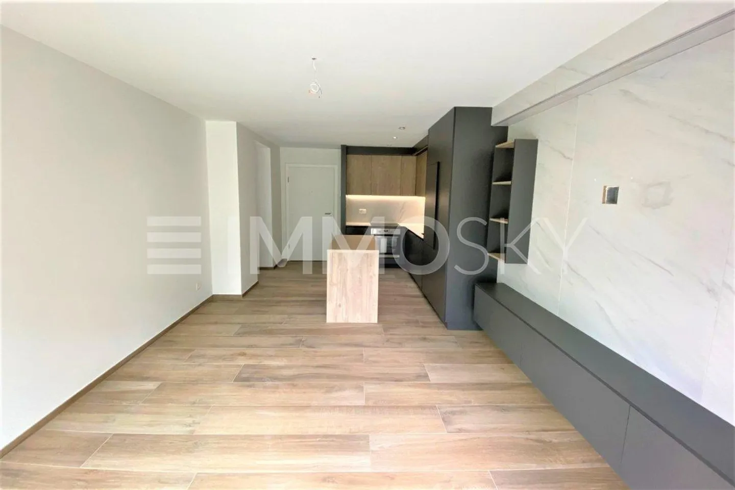 New, modern and with river view - Photo 3 of 5