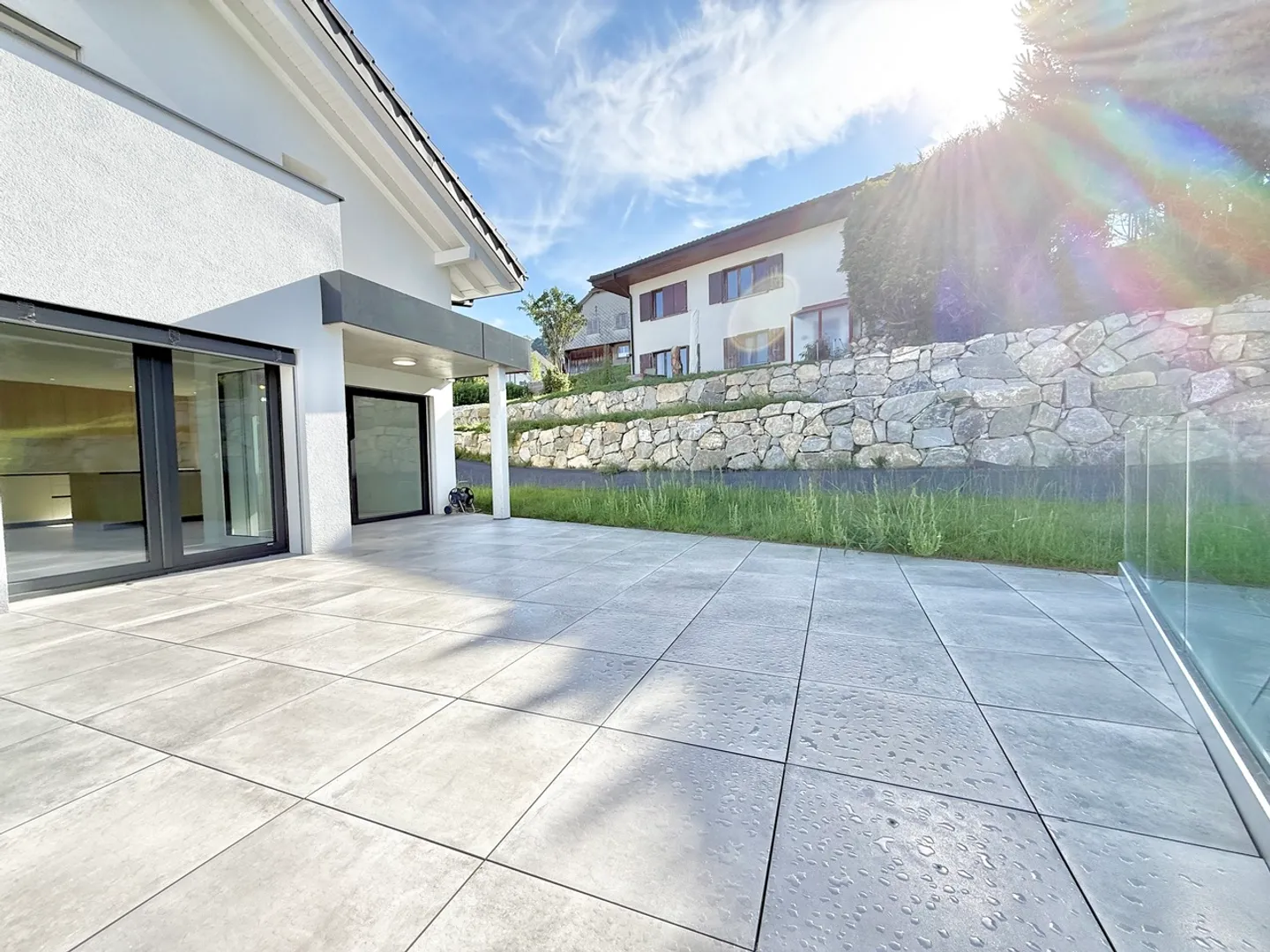 Villa nuova e moderna con 2,5 camere indipendenti, ambiente verde - Foto 19 di 28