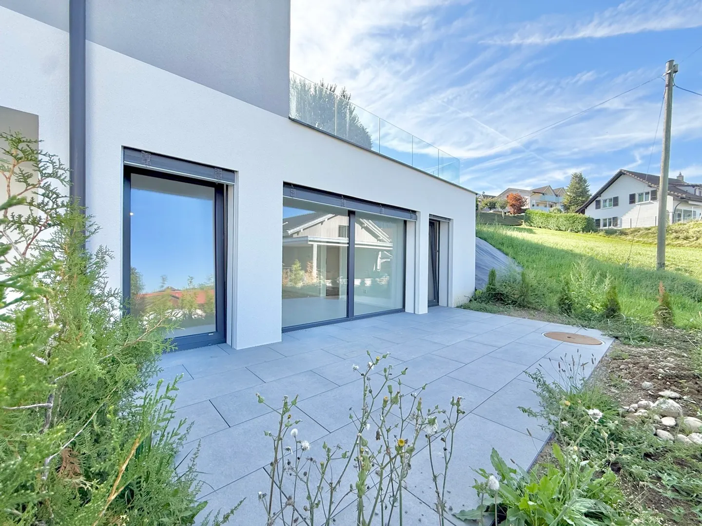 Villa nuova e moderna con 2,5 camere indipendenti, ambiente verde - Foto 22 di 28