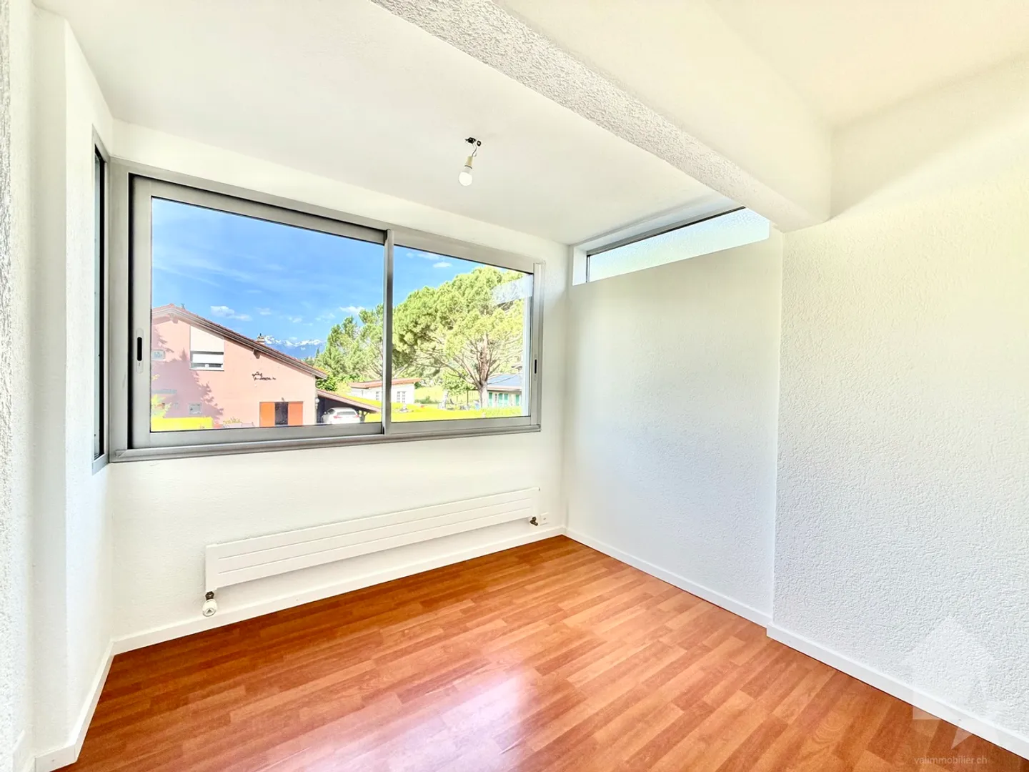 Durchgangswohnung von 115 m2, Garagenbox, Park, Keller und Dachboden! - Foto 12 von 22