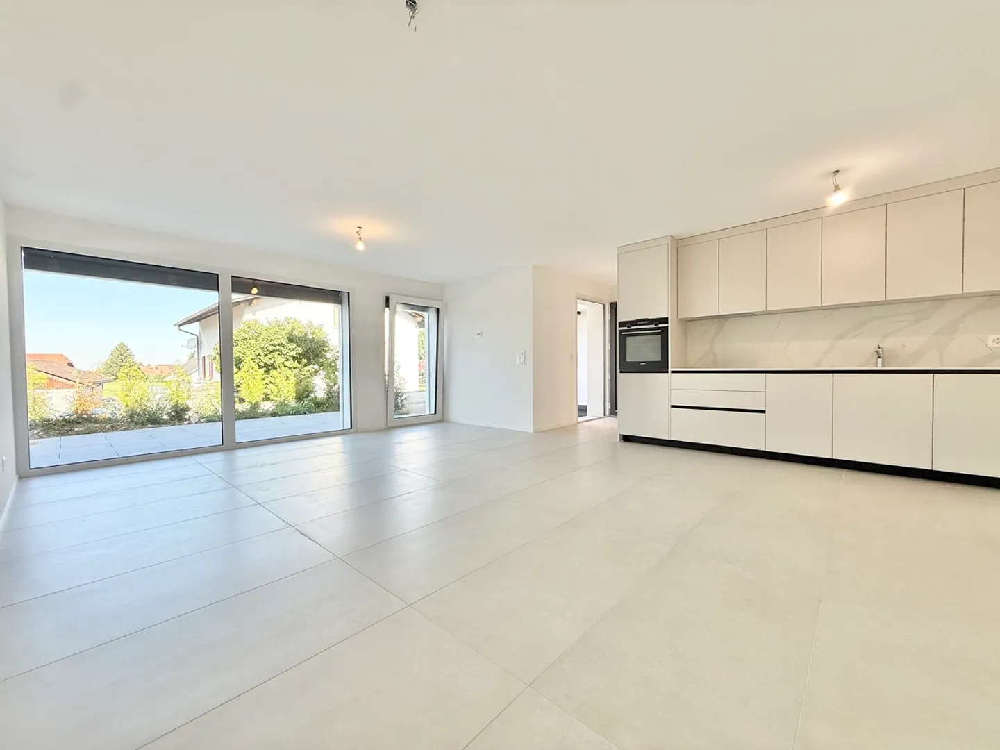 Villa nuova e moderna con 2,5 camere indipendenti, ambiente verde - Foto 24 di 28