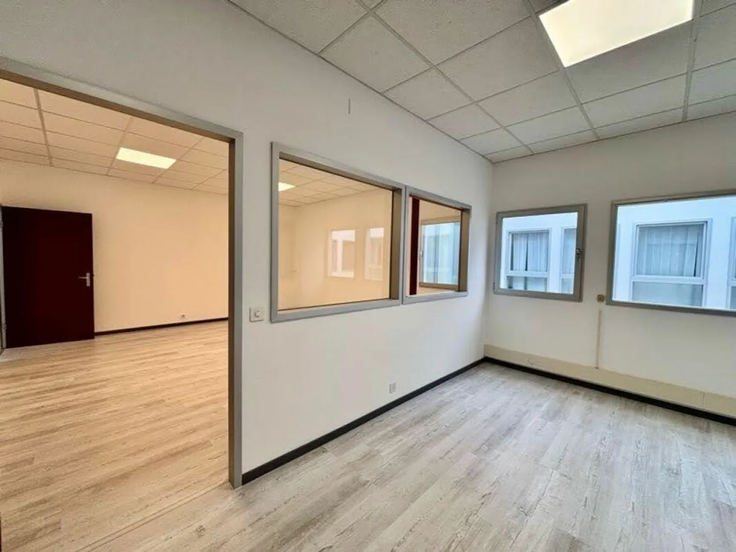 Le-Mont in Budron, Very Cheap and Well-Maintained Offices (for Rent or Purchase) - Photo 2 of 9
