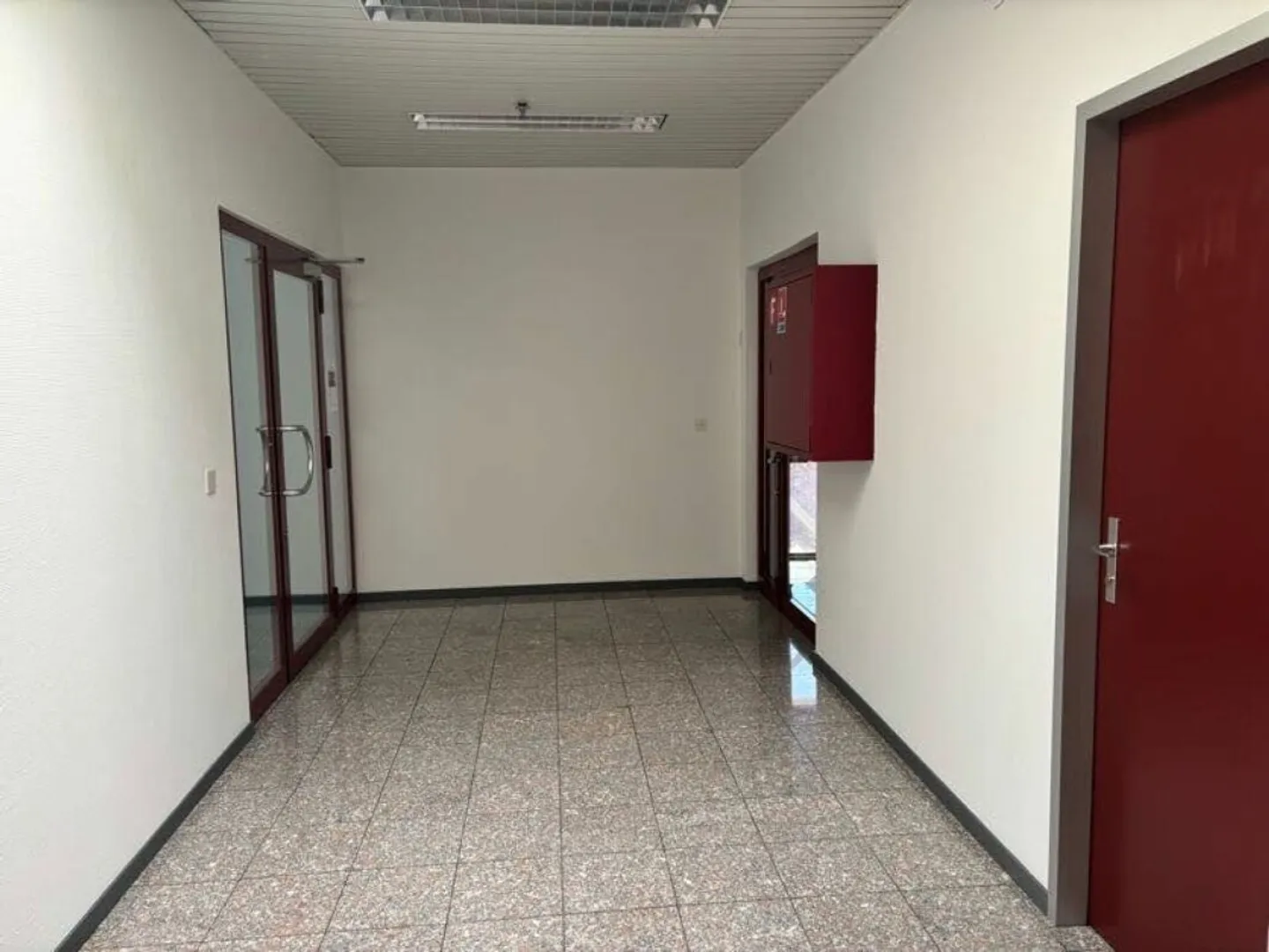 Le-Mont in Budron, Very Cheap and Well-Maintained Offices (for Rent or Purchase) - Photo 7 of 9