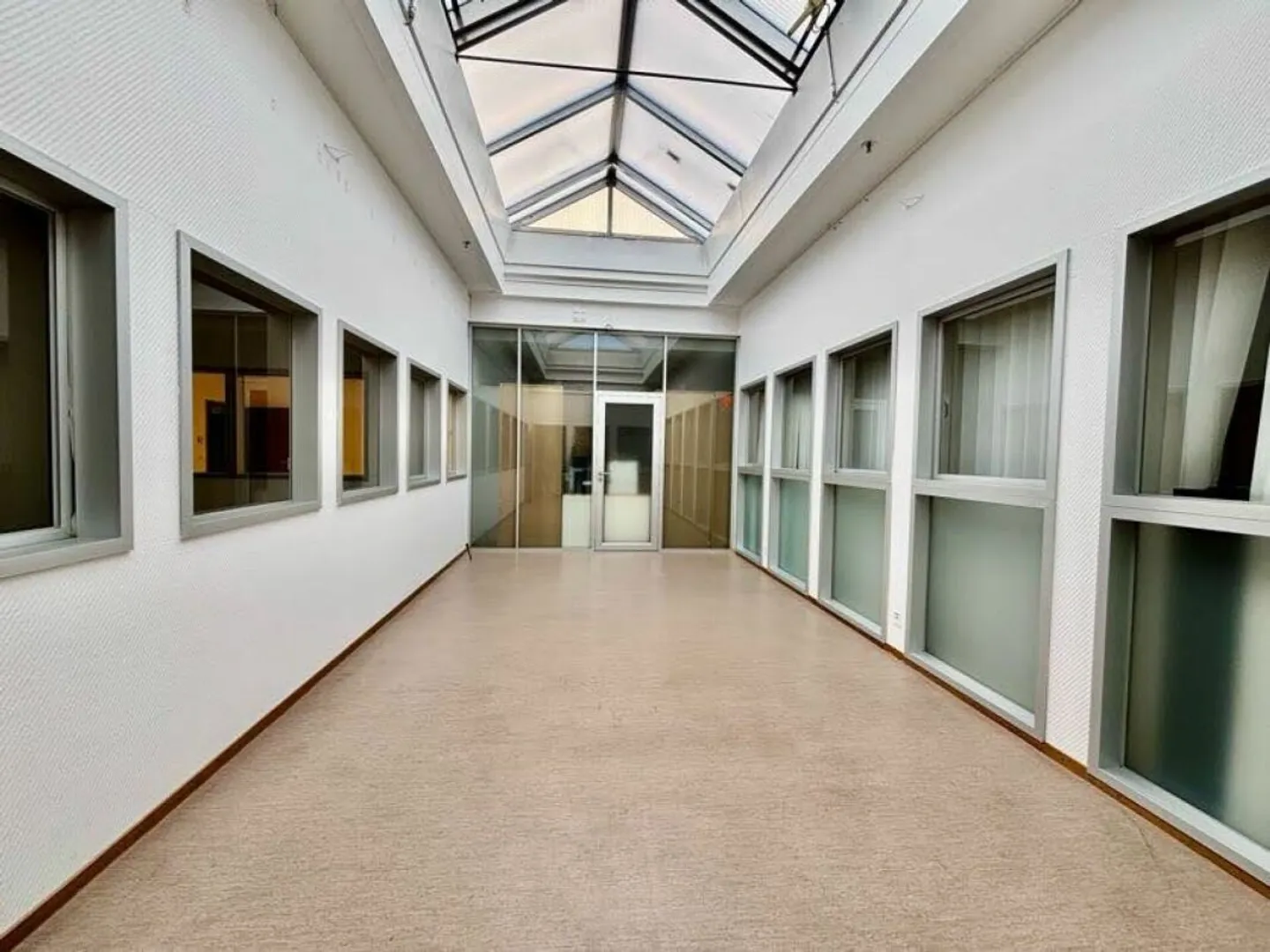 Le-Mont in Budron, Very Cheap and Well-Maintained Offices (for Rent or Purchase) - Photo 8 of 9